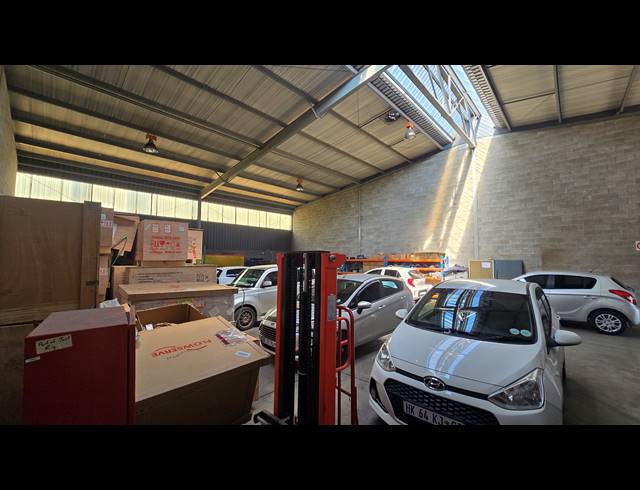 820M² WAREHOUSE TO LET IN SPARTAN